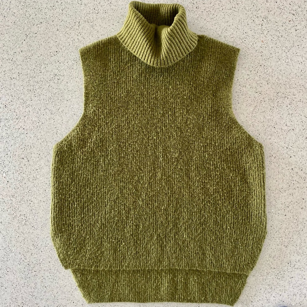 Oversized Sleeveless Turtleneck Sweater Size Small